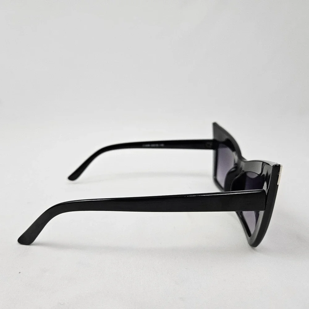 Vintage Clover Sunglasses Cat Eye Retro Pointy Black Silver MCM 1990's